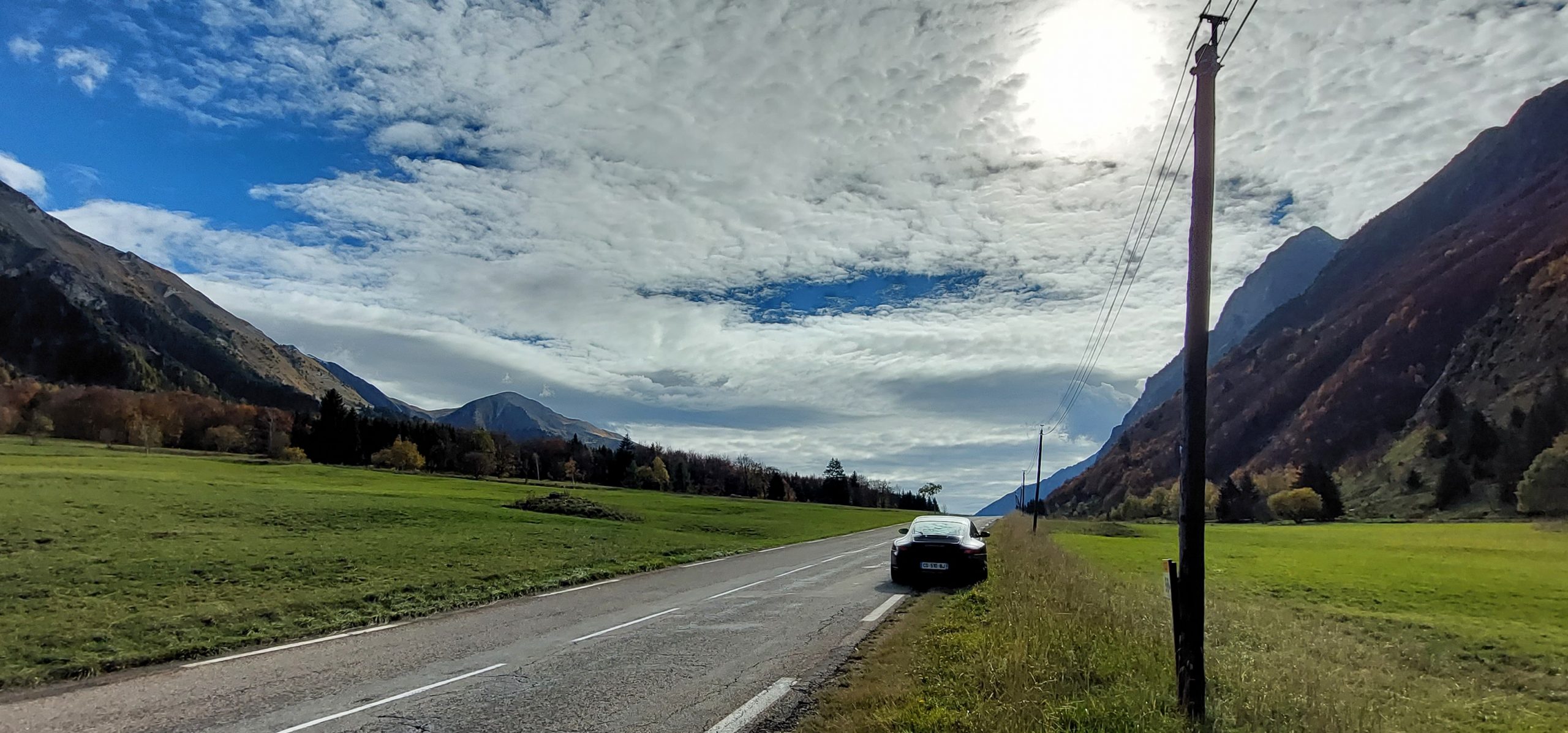 Road trip en France - dans les Alpes - vue sur le Col d'Ornon - nous contacter