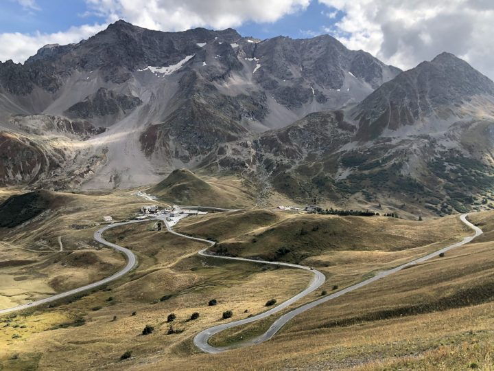 Routes et cols mythiques alpins comme le Col du Lautaret