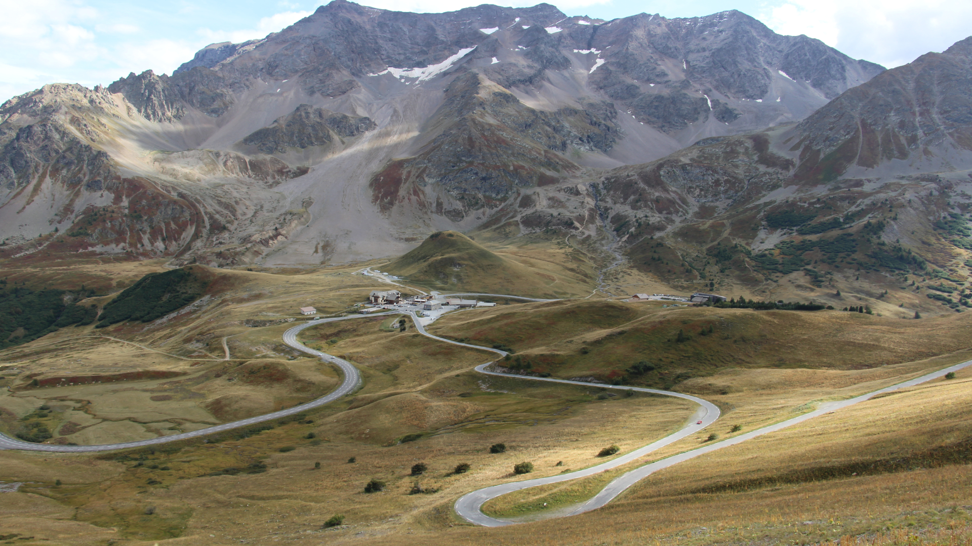 Vue sur la route du Col du Lautaret