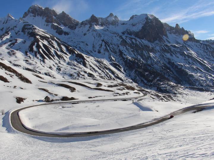 Routes et cols mythiques alpins comme le Col du Lautaret
